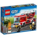 City-Feuerwehrfahrzeug mit fahrbarer Leiter