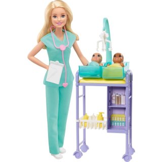 Mattel GKH23 Barbie Kinder&auml;rztin Puppe (blond) und Spielset